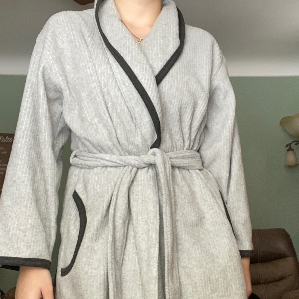 Vanity Fair Comfortable Robe - Picture 3 of 4